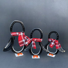 Load image into Gallery viewer, Horseshoe Penguin Christmas Decor Metal Art Sculpture
